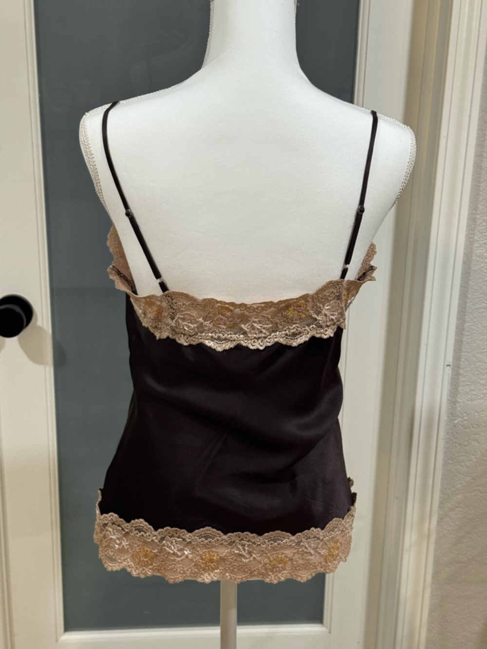 New York & Company brown silk camisole, beige lace trim, adjustable straps, M. - Picture 6 of 15